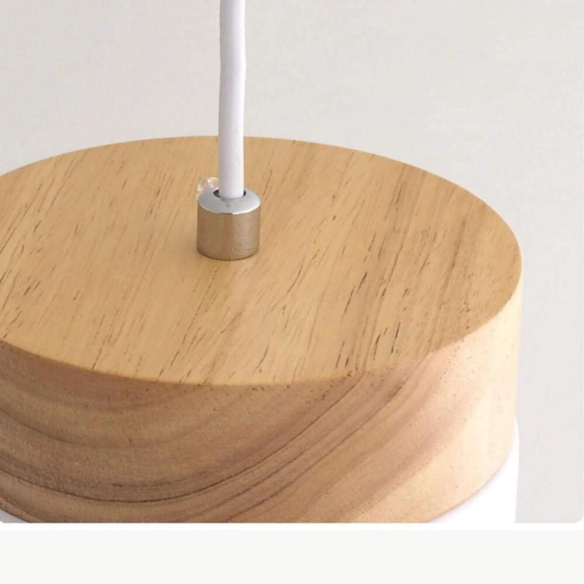 Nordische Pendelleuchte aus Eisen und Holz Dimmbar