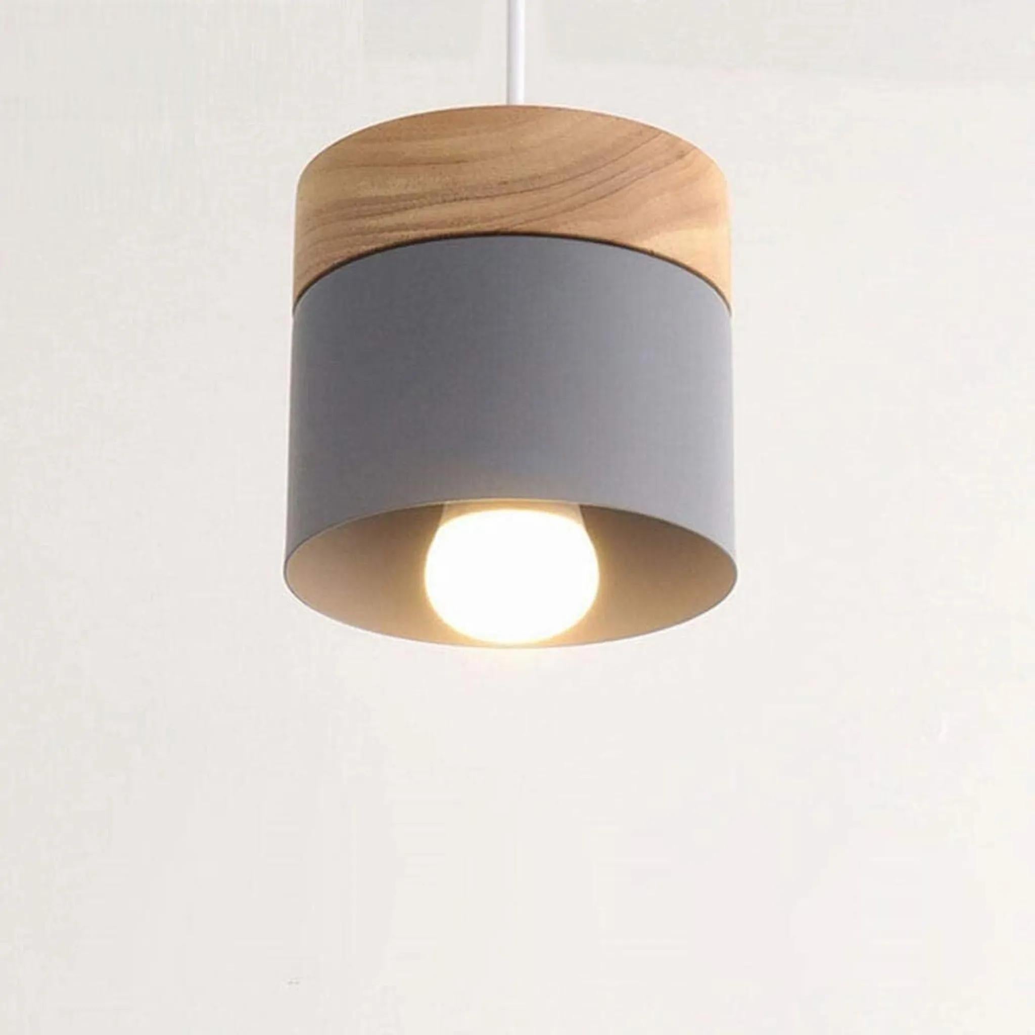 Nordische Pendelleuchte aus Eisen und Holz Dimmbar